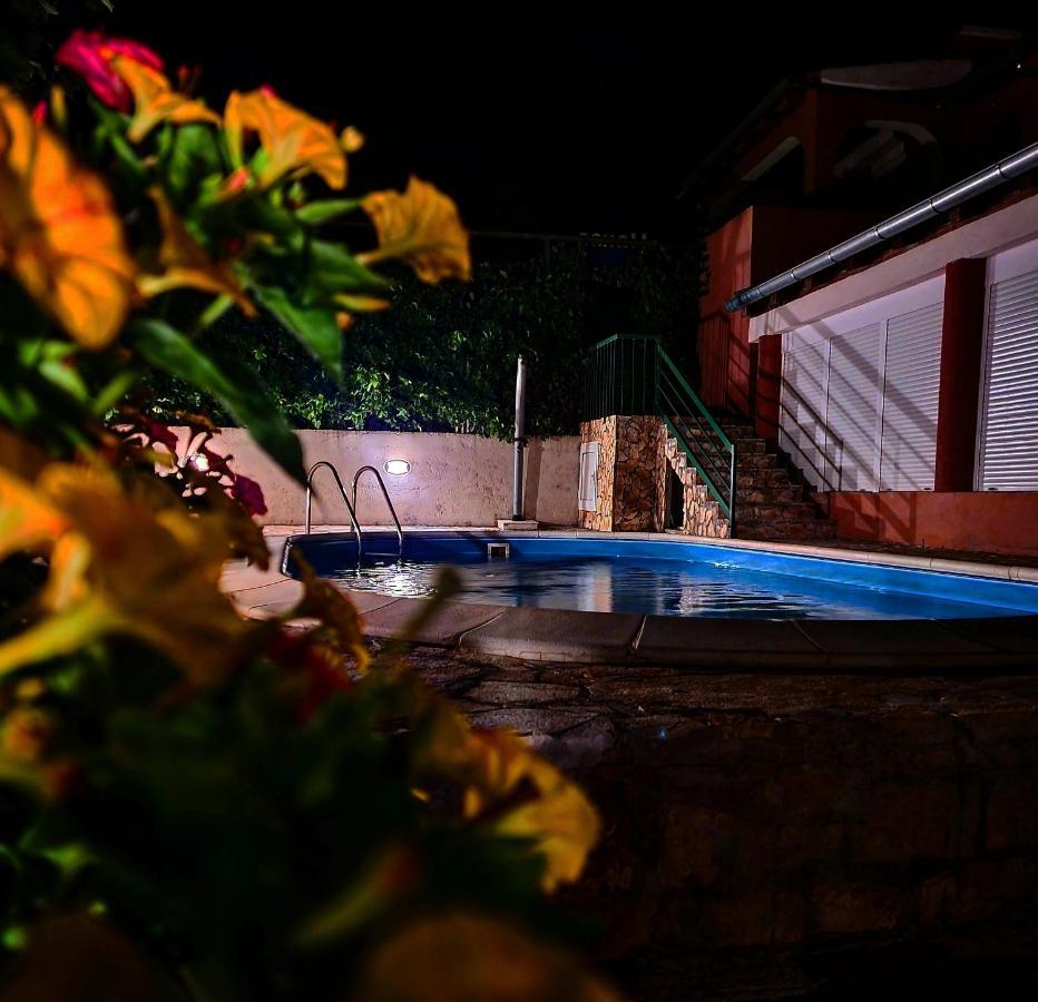 Guesthouse Dila Galovac  Exterior photo