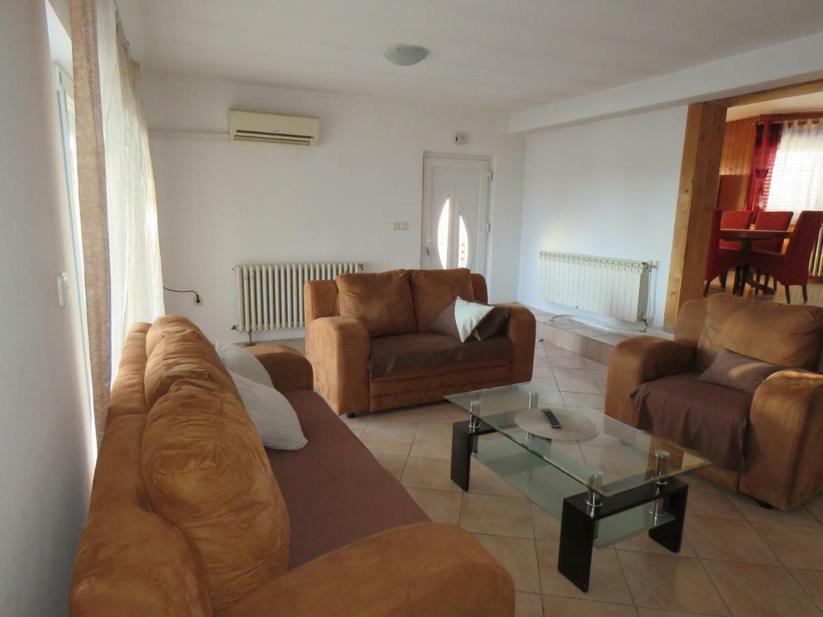 Guesthouse Dila Galovac  Exterior photo